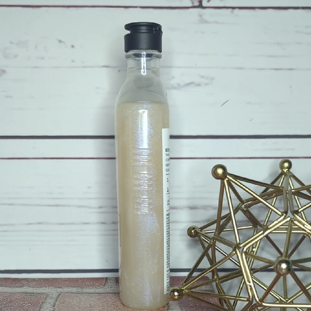 Peaceful by Bath & Body Works Aromatherapy Body Wash Tea Tree and Peppermint‎